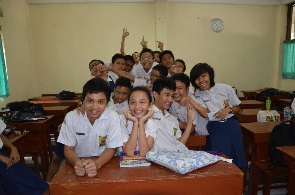 The class hanging around the desks at the end of the day