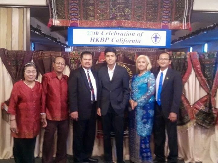 Group photo in formal Batak dress at the 20th celebration of HKBP California